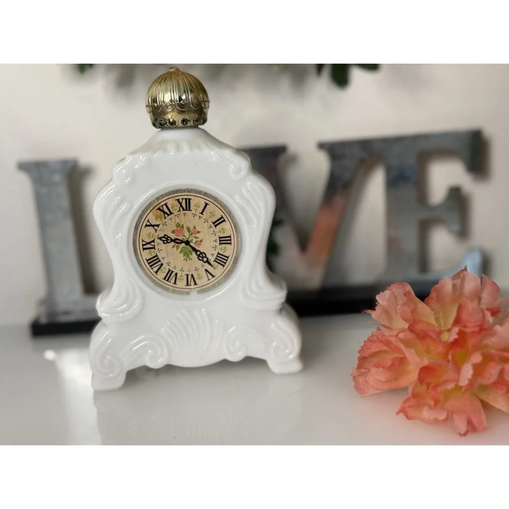 Vintage Avon Leisure Hours Unforgettable Foaming Bath Oil Full Bottle Milk Glass